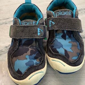 PLAE Kids' Camouflage Blue and‎ Gray Ty athletic Sneakers shoes Sz 7
